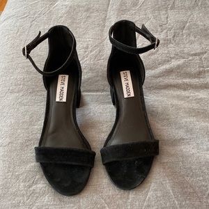 STEVE MADDEN BLACK BLOCK HEEL SANDAL